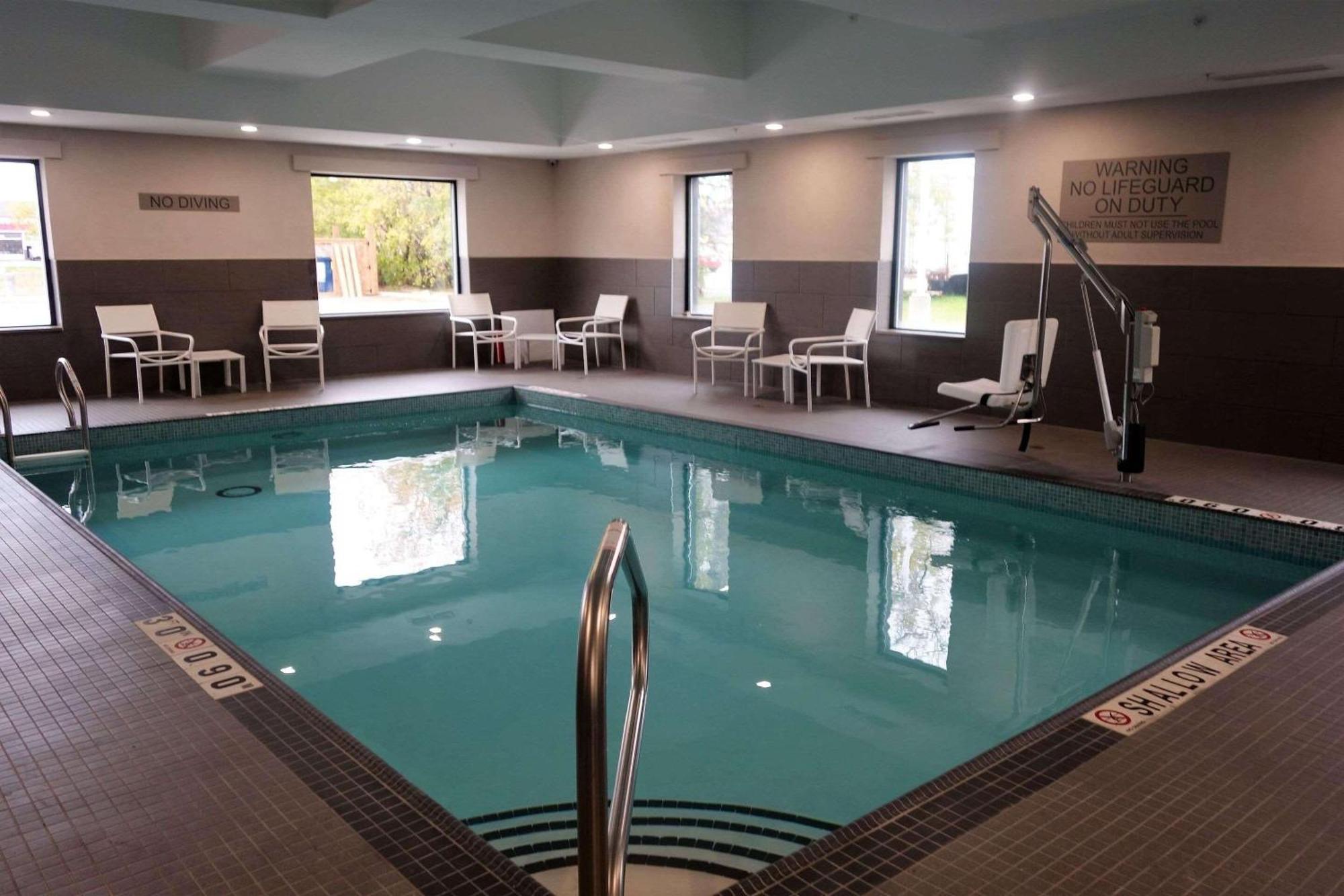 Country Inn & Suites By Radisson, Belleville, On Екстер'єр фото